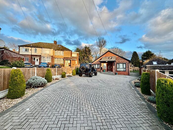 3 Bedroom Detached Bungalow For Sale In Preston Gardens, Round Green, Luton, Bedfordshire, LU2
