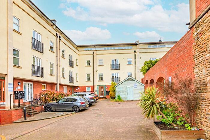 1 Bedroom Apartment To Rent In Midland Mews - Old Market, BS2