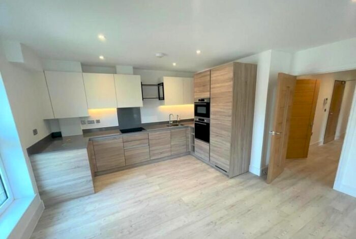 2 Bedroom Flat To Rent In Albury Road, Guildford, GU1