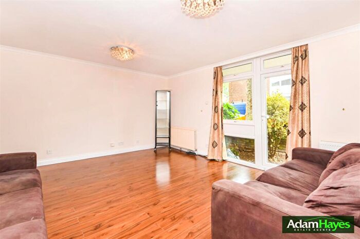 3 Bedroom Apartment For Sale In Salisbury Avenue, Finchley, N3
