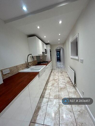 2 Bedroom Flat To Rent In Cambridge Road, London, SE20