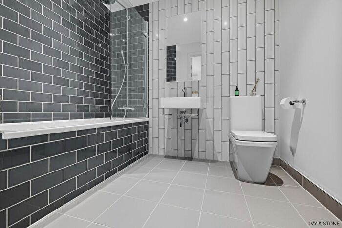 1 Bedroom Apartment For Sale In Regalia Close, London, Greater London, E16