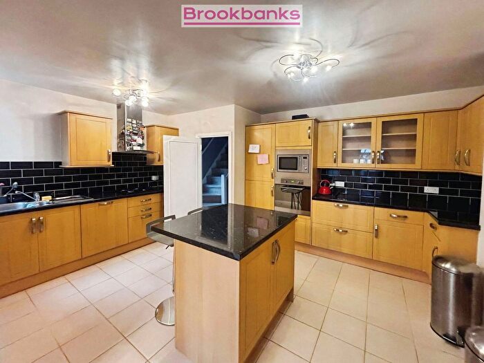 3 Bedroom End Of Terrace House For Sale In Lullingstone Avenue, Swanley, BR8