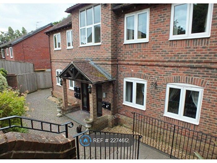 2 Bedroom Flat To Rent In Bayleaf Court, Reading, RG7