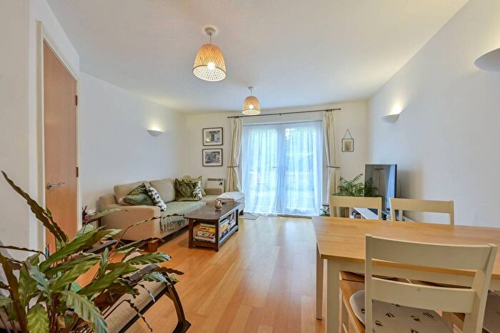 2 Bedroom Flat To Rent In Dorset Road, Merton, London, SW19