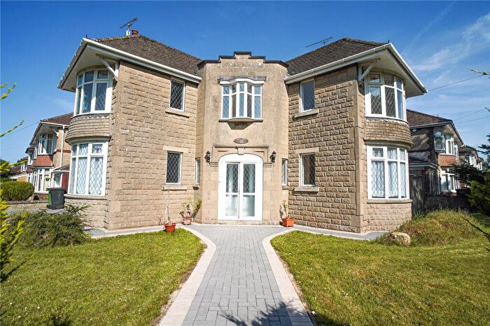 3 Bedroom Detached House For Sale In Marlborough Road, Old Town, Swindon, Wiltshire, SN3