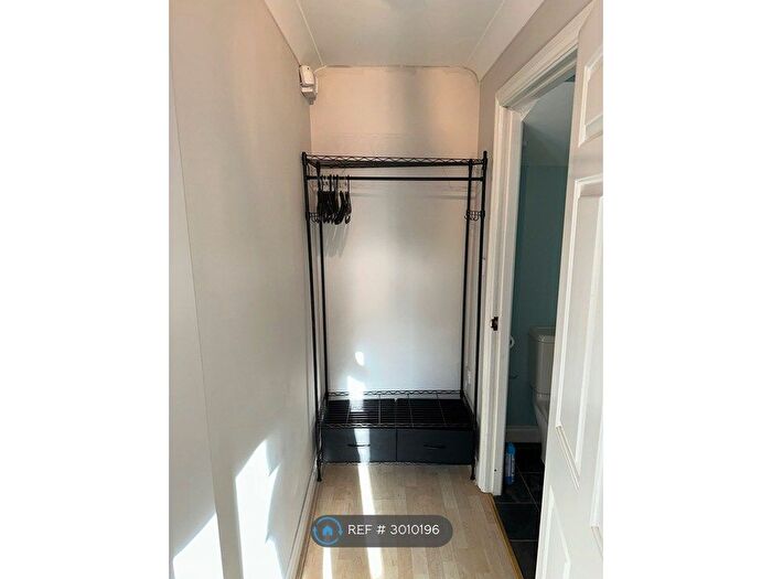 Studio To Rent In Addington Way, Tividale, Oldbury, B69