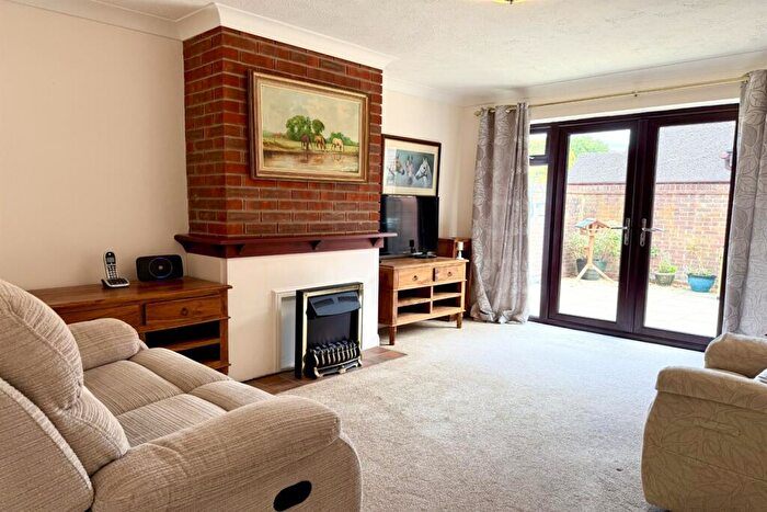 2 Bedroom Detached Bungalow For Sale In Puttick Close, Storrington, West Sussex, RH20