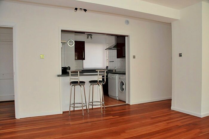 2 Bedroom Flat To Rent In Lymer Avenue, London, SE19