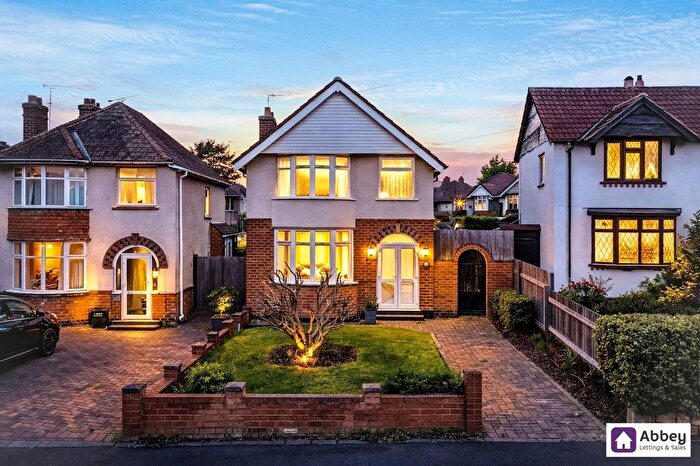 3 Bedroom Detached House For Sale In Avebury Avenue, Leicester, LE4