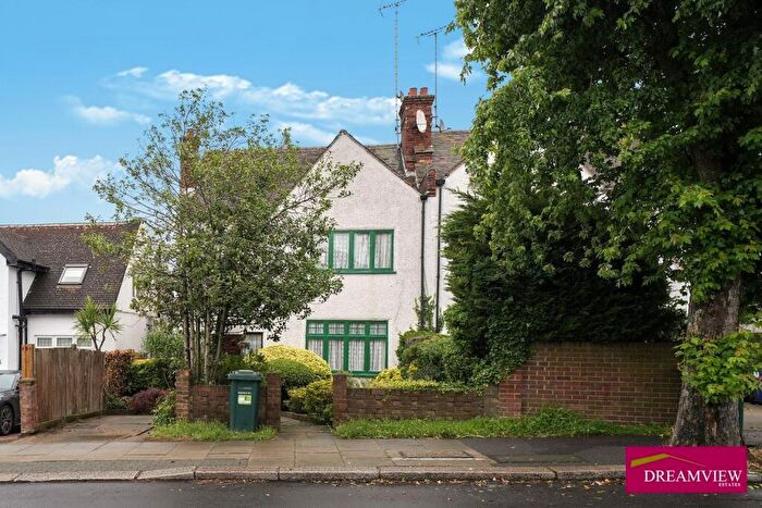 3 Bedroom Semi-Detached House For Sale In London, NW11