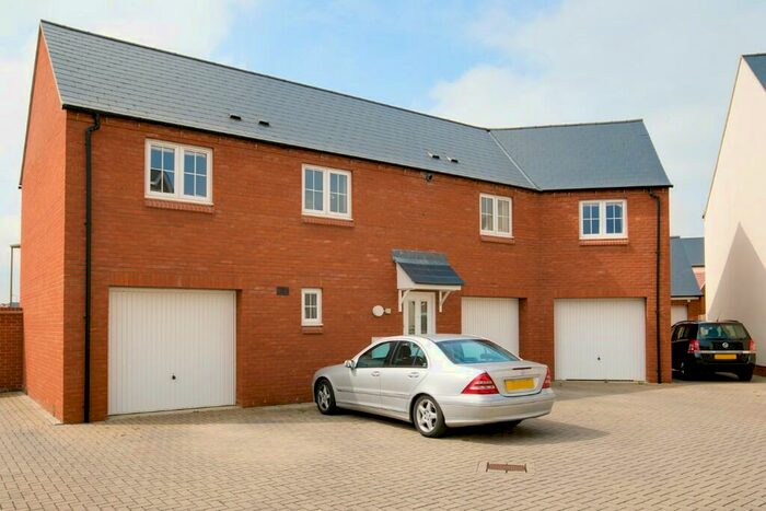 3 Bedroom Coach House To Rent In Fontwell Road, Bicester, Oxfordshire, OX26