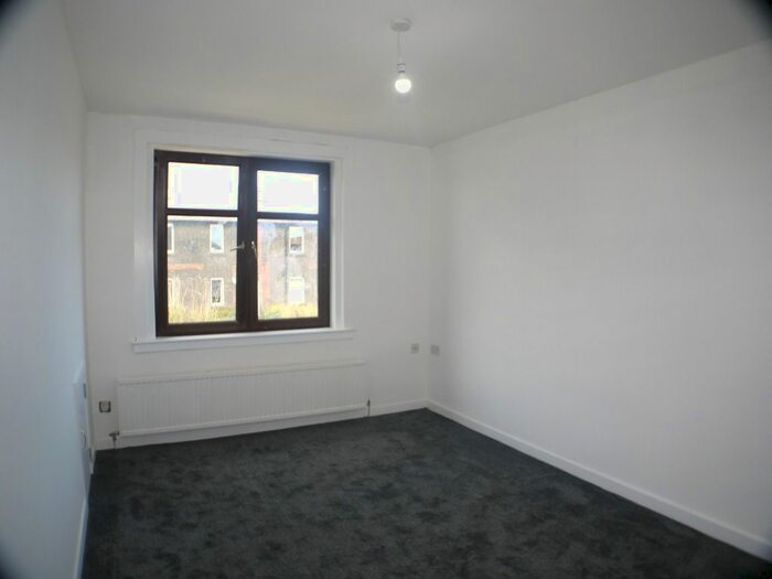 3 Bedroom Flat To Rent In Drum Road, Kelty, KY4