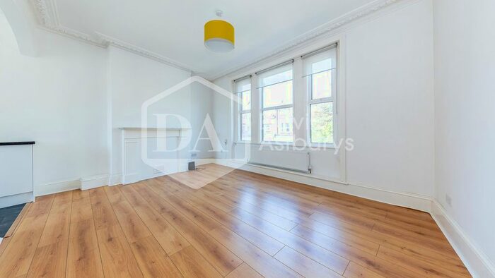 2 Bedroom Flat To Rent In Weston Park, Crouch End, London N8