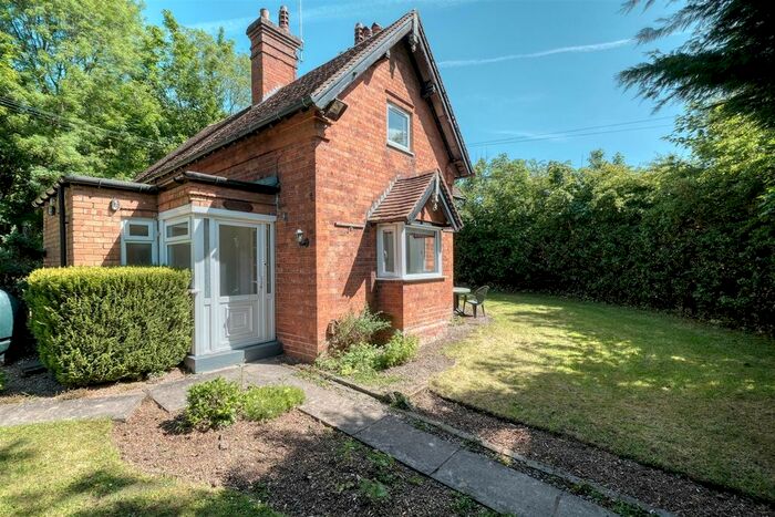 3 Bedroom Detached House To Rent In Brockhill Lane, Alvechurch, Birmingham, B48