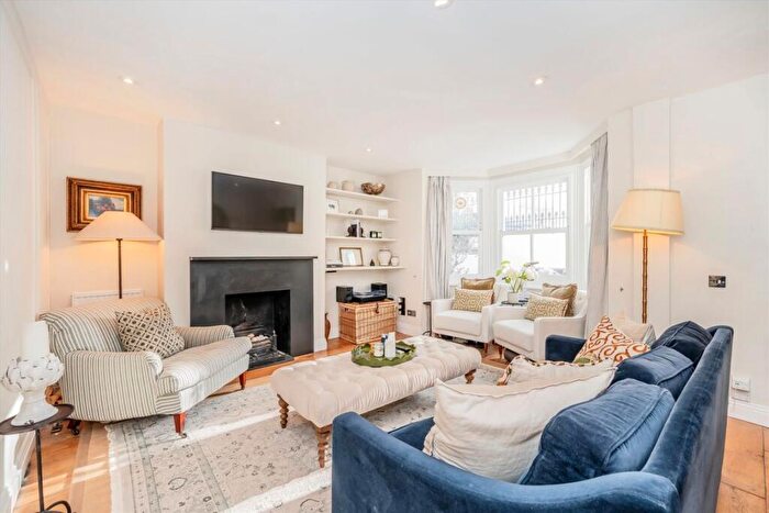 2 Bedroom Flat For Sale In Wharfedale Street, Chelsea, SW10