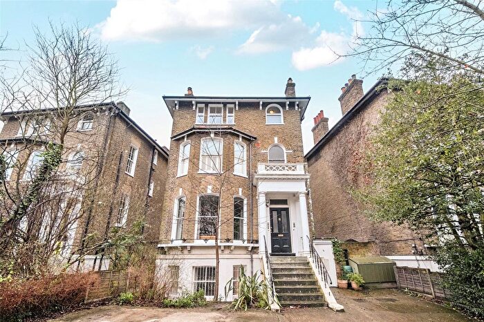 3 Bedroom Flat For Sale In Charlton Road, London, SE3