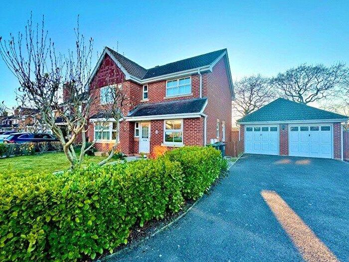 4 Bedroom Detached House For Sale In Hamfield Drive, Hayling Island, Hampshire, PO11