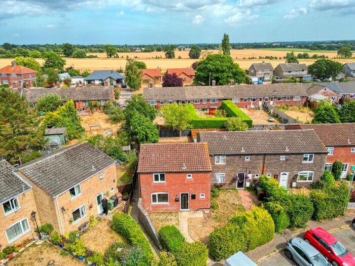 3 Bedroom Semi-Detached House For Sale In Glenn Road, Poringland, Norwich, Norfolk, NR14