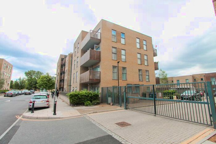 2 Bedroom Flat To Rent In Rectory Park Avenue, Northolt, UB5