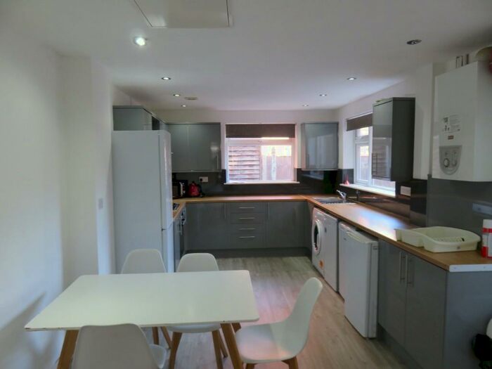 5 Bedroom Terraced House To Rent In Lenton Boulevard, Nottingham, NG7
