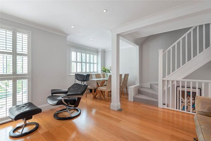 3 Bedroom Semi-Detached House For Sale In Coltsfoot Close, Burghfield Common, Reading, Berkshire, RG7