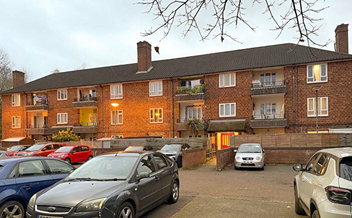 2 Bedroom Flat For Sale In Cranell Green, South Ockendon, Thurrock, RM15