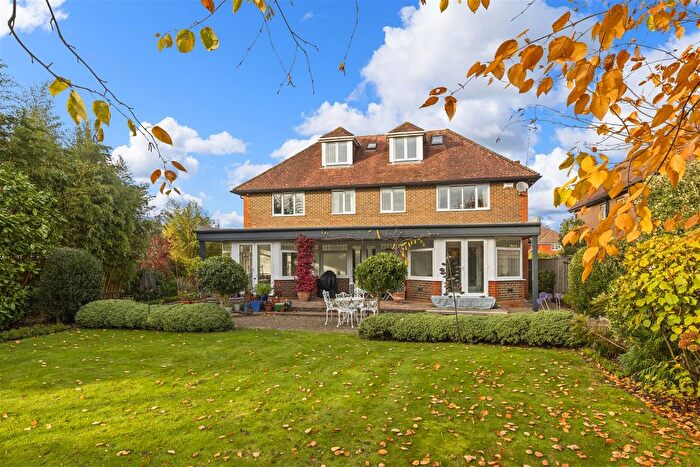 6 Bedroom Property To Rent In Avenue Road, Cranleigh, GU6