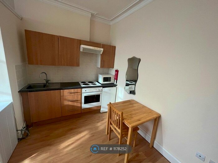 Studio To Rent In Walm Lane, London NW2