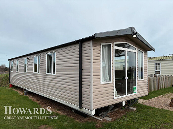 3 Bedroom Coach House To Rent In Rose Farm Touring Park, Great Yarmouth, NR31