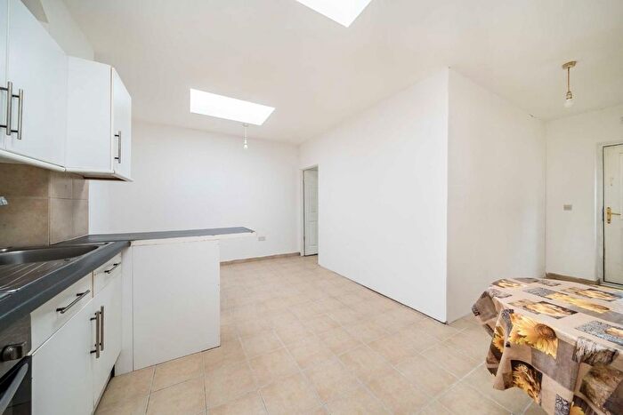 1 Bedroom Flat To Rent In Northborough Road, London, SW16