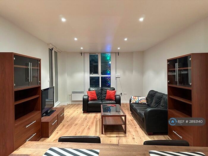 2 Bedroom Flat To Rent In Palmers Road, London, E2