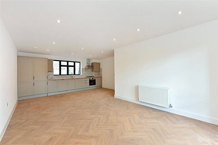 2 Bedroom Flat To Rent In Plumstead High Street, Plumstead, London, SE18