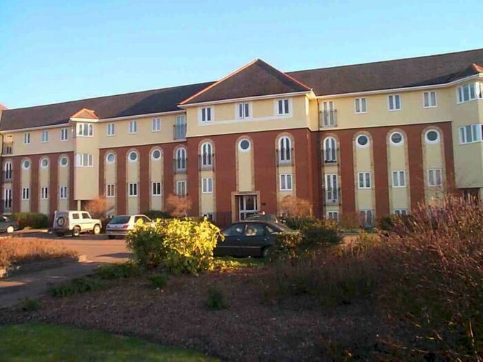 2 Bedroom Flat To Rent In Walsingham Close, Hatfield, AL10