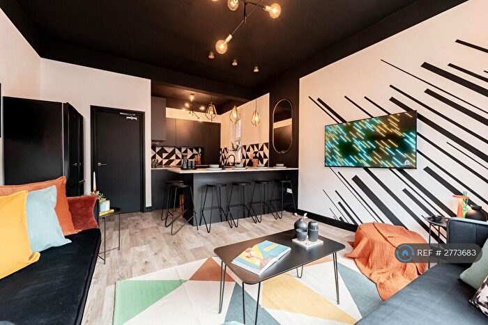 6 Bedroom Semi Detached House To Rent In Headingley Avenue, Leeds, LS6