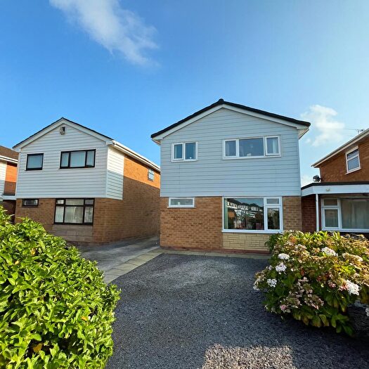 4 Bedroom Link Detached House For Sale In Carr Gate, Wirral, CH46