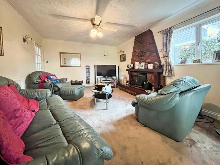 4 Bedroom Bungalow For Sale In Greenview Crescent, Hildenborough, Tonbridge, Kent, TN11