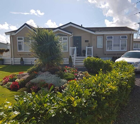 2 Bedroom Lodge For Sale In Two Bed Willerby Delamere, Poulton Plaiz Leisure Park, Garstang Rd W, Poulton-le-Fylde, Lancashire, FY6