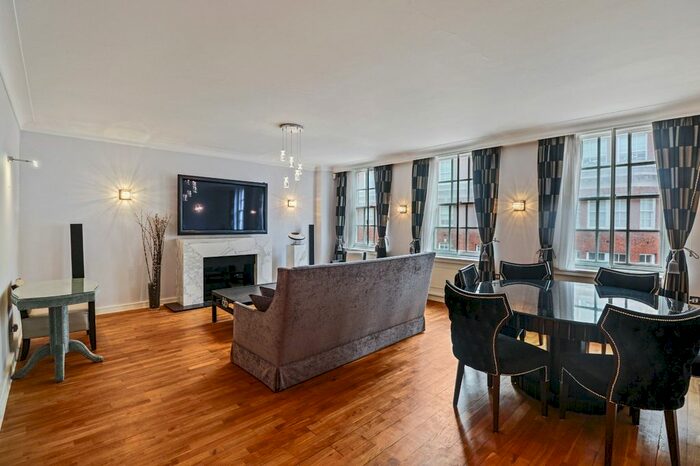 2 Bedroom Flat To Rent In Grosvenor Square, Mayfair, W1K