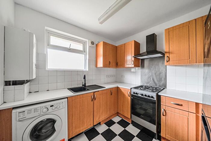 2 Bedroom Flat For Sale In Jubilee Court, CR7