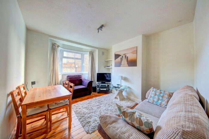 2 Bedroom Flat To Rent In Frogmore, Wandsworth, SW18
