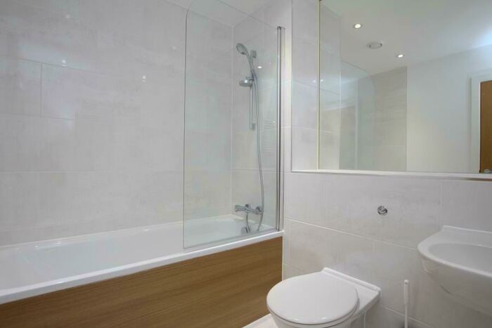 2 Bedroom Apartment To Rent In The Square - Cheswick Village, BS16