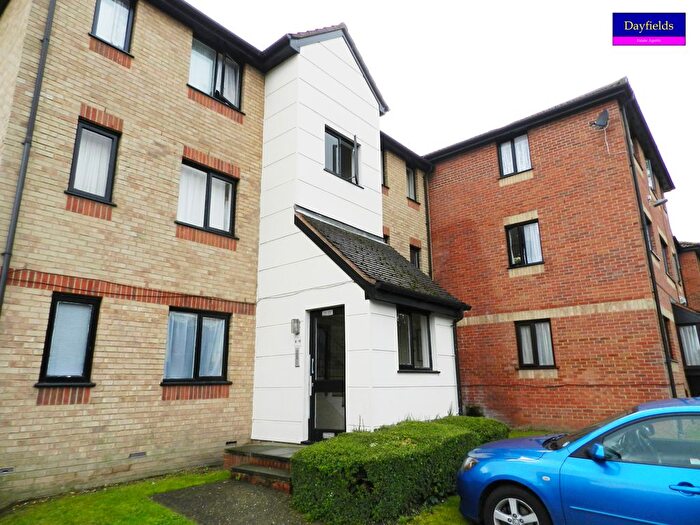 1 Bedroom Flat To Rent In Magpie Close, Enfield, EN1