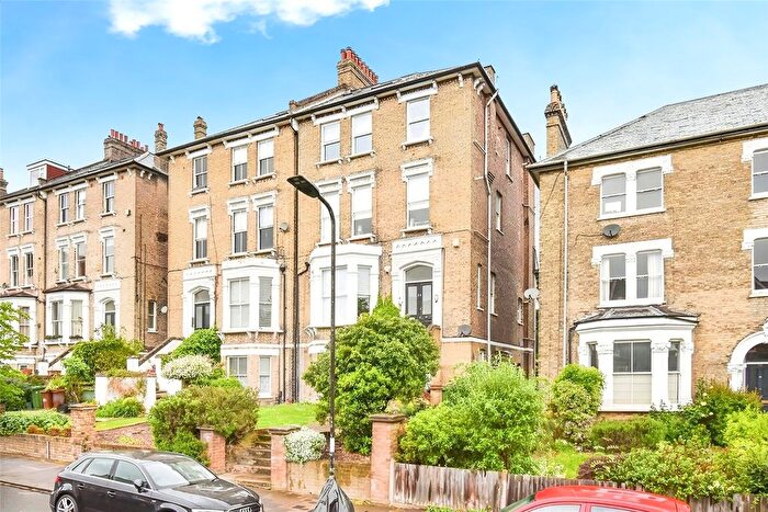 2 Bedroom Flat To Rent In Thicket Road, London, SE20