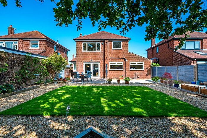 3 Bedroom Detached House For Sale In Drayton Drive, Stockport, SK8