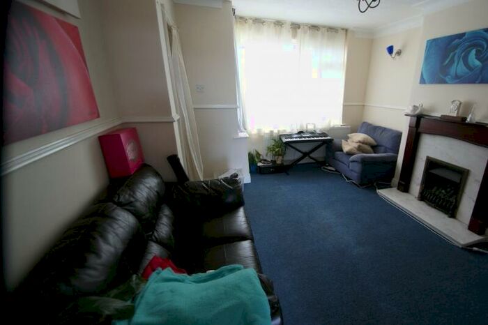 3 Bedroom Terraced House To Rent In Kelso Gardens, University, Leeds, LS2