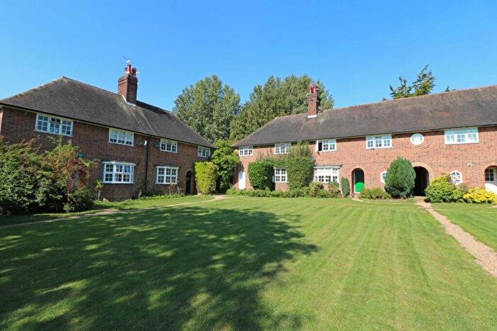 2 Bedroom Apartment To Rent In Hill Top, Hampstead Garden Suburb, NW11