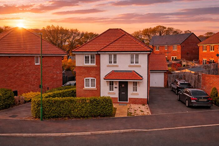 3 Bedroom Detached House For Sale In Farmers Lane, Tidbury Green, B90