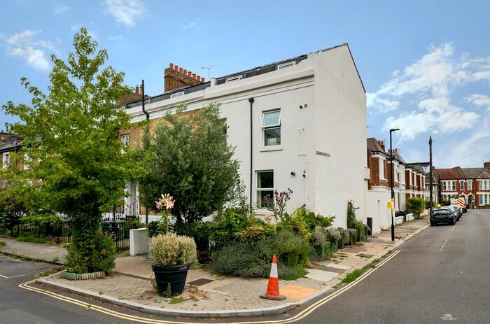 2 Bedroom Flat To Rent In Clapham Manor Street, London, SW4