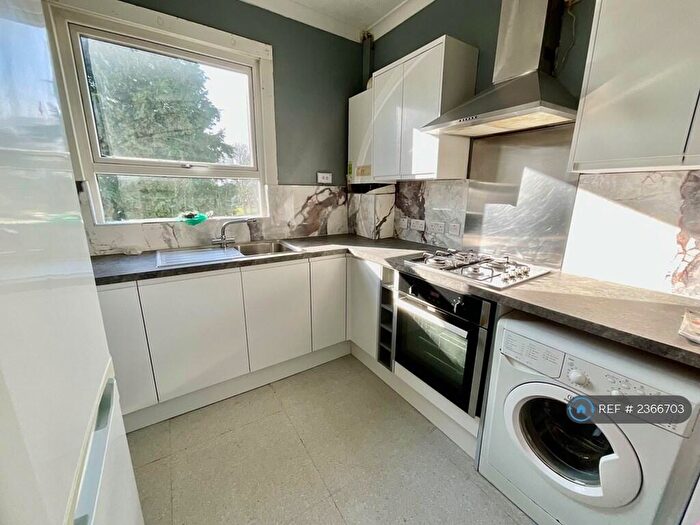 2 Bedroom Flat To Rent In Melfort Road, Thornton Heath, CR7